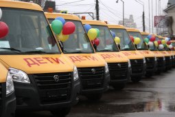 Школы Воронежской области получили 16 новых «Газелей»