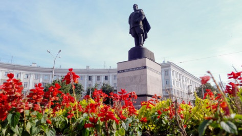 Движение у памятника Черняховскому в Воронеже закроют 8 мая