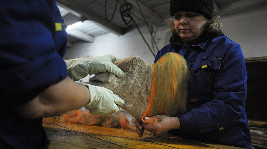 В Воронежской области делают красные валенки с зелеными галошами