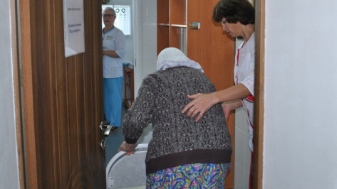 Владимир Нетесов: постояльцы воронежских домов престарелых смогут получать уход соцработника во время лечения в больнице