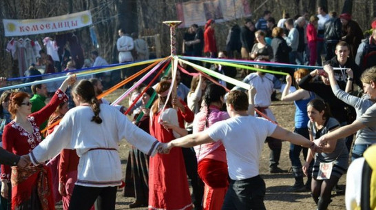 В день весеннего равноденствия воронежцы проводят зиму блинами