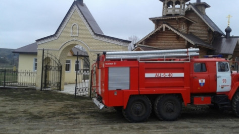 Храмовый балкон в Воронежской области обрушился под церковным хором
