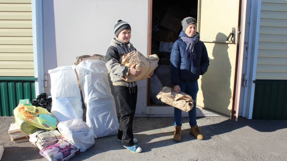 В хохольских школах стартовала декада по сбору макулатуры