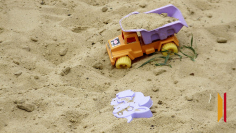 В Воронежской области ребенок упал в траншею у детской площадки