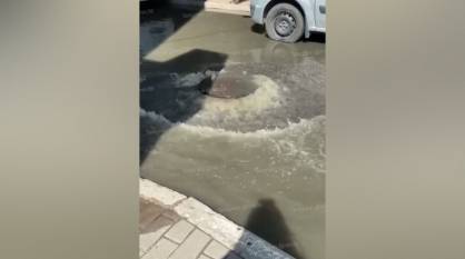 Появилось видео коммунальной аварии, из-за которой скорректировали движение на Московском проспекте в Воронеже