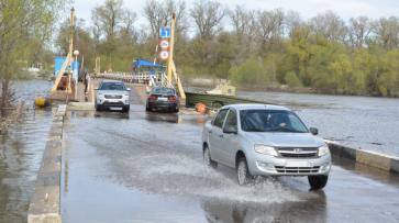 Движение транспорта по наплавному мосту через Дон в Богучарском районе возобновили