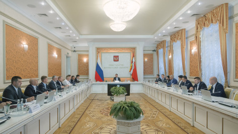 «Герои земли Воронежской» изучают основы внутренней политики: вице-губернатор Дмитрий Маслов провел лекцию для бойцов