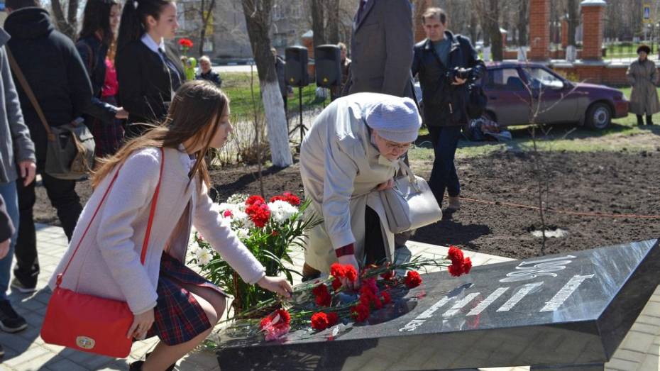 В Лисках открыли памятный знак в честь участников ликвидации аварии на Чернобыльской АЭС