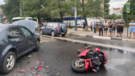 В Воронеже в ДТП разбился 21-летний мотоциклист