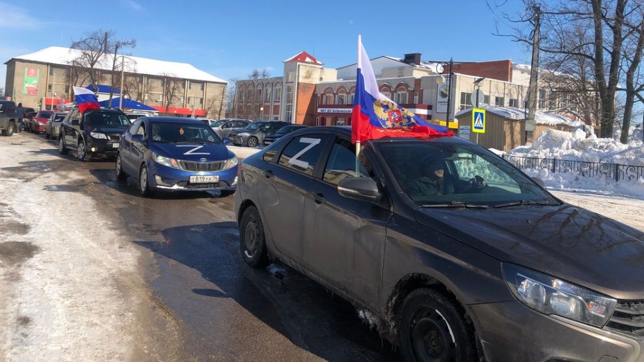 Более 70 водителей поучаствовали в патриотическом автопробеге в Боброве