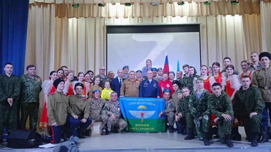 В Новоусманском районе кадеты выступили в поддержку Российской армии