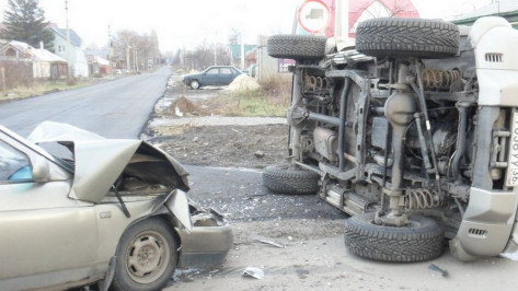 В Воронежской области столкнулись Nissan и «ВАЗ»: пострадала 5-месячная девочка