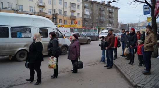 В воронежской маршрутке поймали с поличным карманную воровку 