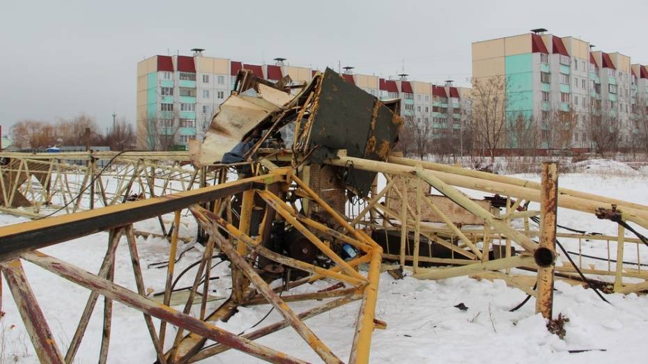 Прокуроры нашли 30 нарушений на стройке с упавшим башенным краном под Воронежем 
