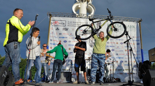 Участникам велофестиваля в Воронеже вручили «губернаторские» велосипеды