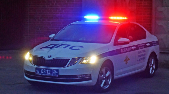 Машина с пенсионерами врезалась в гараж в Воронеже: погибли 2 человека