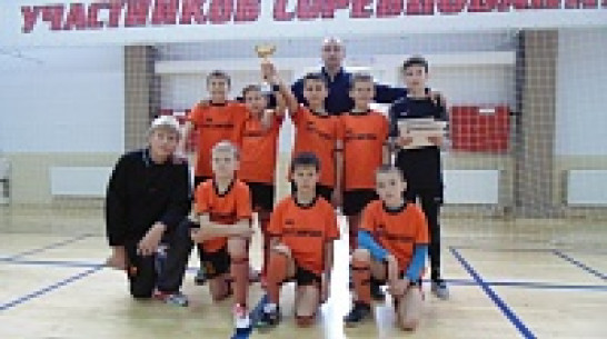 Кантемировские футболисты стали победителями турнира по мини-футболу в Верхнем Мамоне