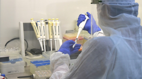 Силу иммунитета после болезни и прививки от COVID-19 сравнил эксперт