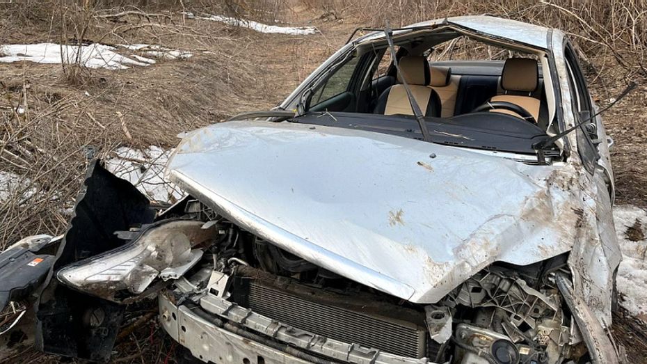 В Воронежской области Ford Focus вылетел с дороги и перевернулся: водитель погиб