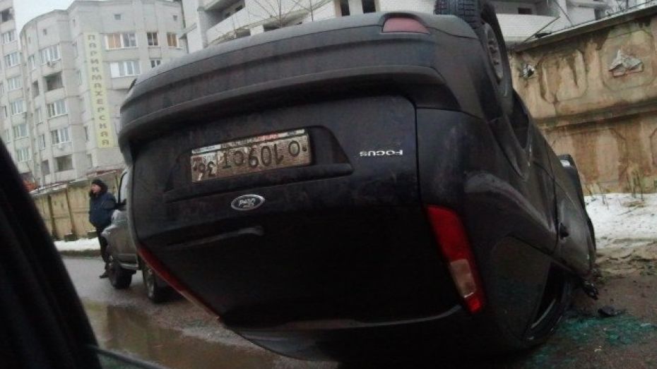 На Московском проспекте перевернулся «Форд Фокус»    