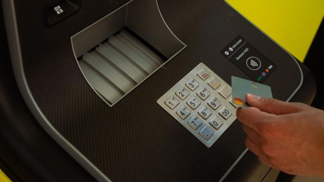 Воронежцы не смогут переводить больше 100 тыс рублей без открытия счета