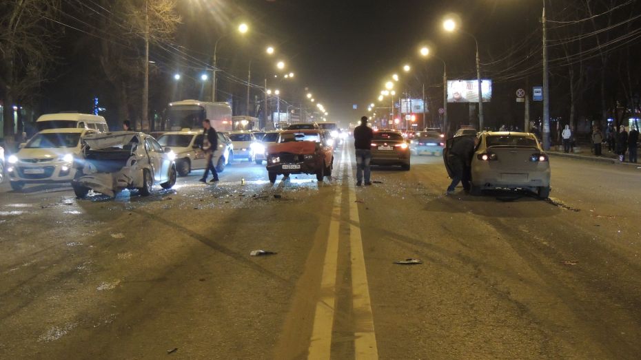 На Московском проспекте столкнулись три машины