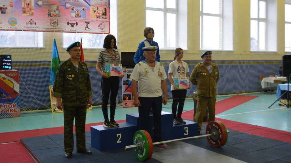 Калачеевские тяжелоатлеты получили 8 золотых медалей областных соревнований