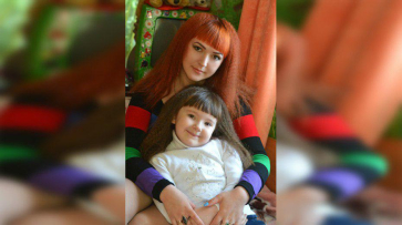 «Дочка не дышала». В Воронежской области на 4-летнюю пациентку поликлиники упала стойка