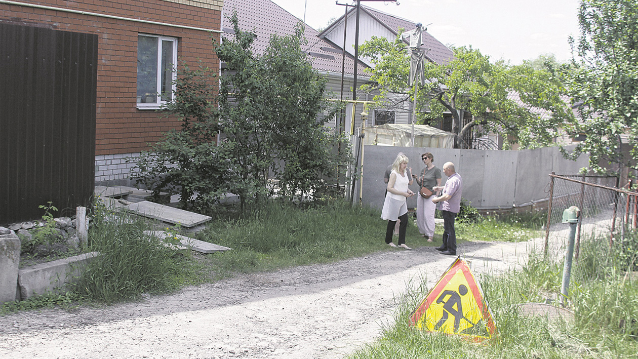 Отравленные отношения. Воронежец химичит во дворе своего дома и портит жизнь соседям