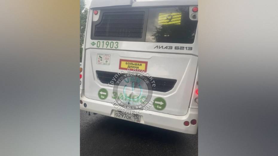 В Воронеже пенсионерка получила травму ноги при попытке сесть в автобус №9