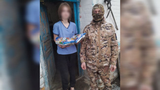 Воронежский военный купил детям из зоны СВО сладкие подарки