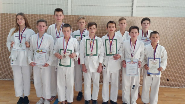 Поворинские каратисты выиграли 5 золотых медалей на соревнованиях в Боброве