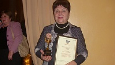 Жительница Петропавловки получила почетный знак «Пьедестал почета – Матери земли Воронежской» 
