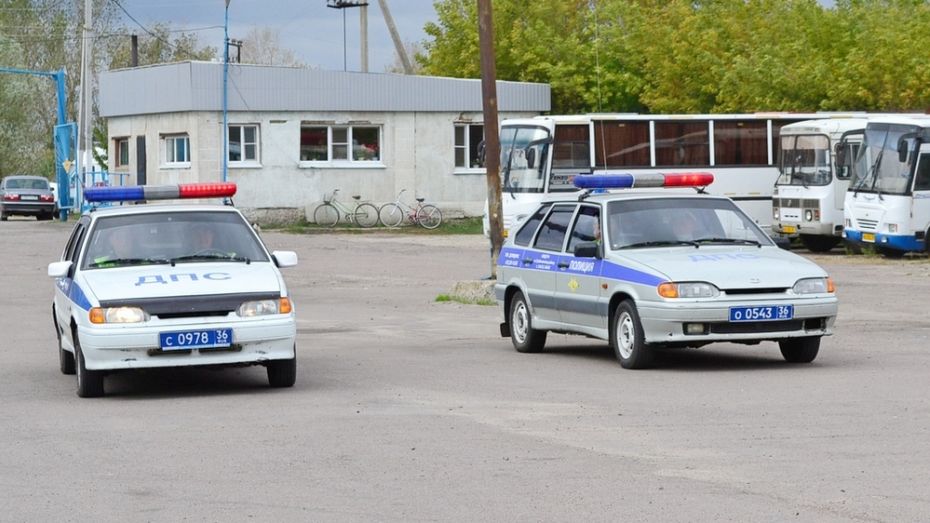 В Грибановском районе столкнулись «Газель» и Chery Amulet: пострадали 2 пассажира