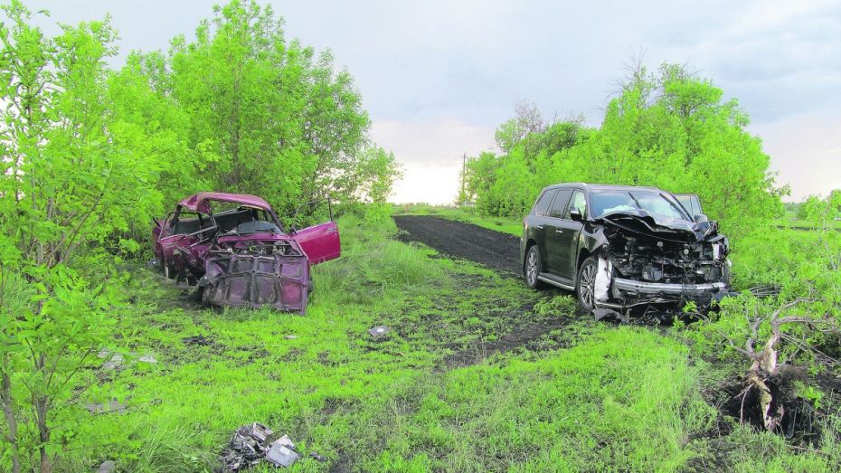 В Воронежской области столкнулись «ВАЗ» и Lexus: погибли трое
