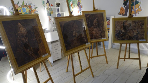 Выставка картин воронежского художника Василия Криворучко открылась в Меловском краеведческом музее ЛНР