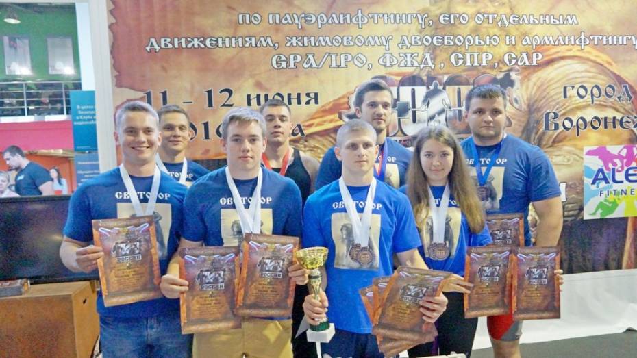 Хохольцы получили 12 золотых медалей на региональном турнире по пауэрлифтингу