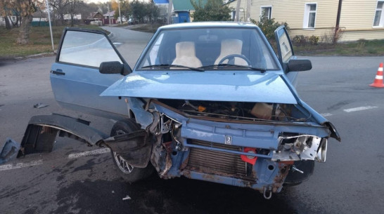 В Павловске Воронежской области пьяный водитель «восьмерки» устроил массовое ДТП