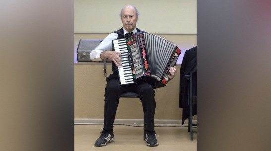 Узник концлагеря и участник ВОВ Михаил Сотников встретился с учениками Бобровской школы №1