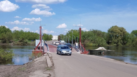 Новый двухполосный наплавной мост под Воронежем открыли со второго раза