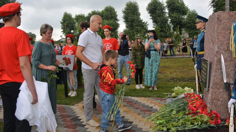 В Воронежской области открыли Аллею памяти в честь воевавших и погибших в локальных конфликтах