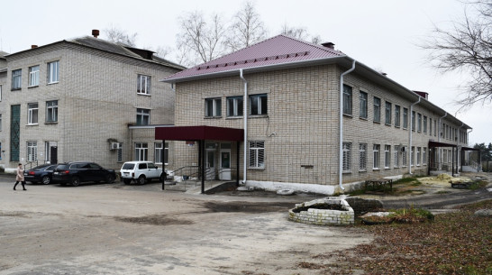 В Репьевской больнице до конца года завершат ремонт в приемном отделении