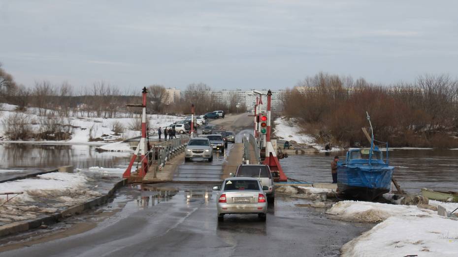 Движение по понтонному мосту в Воронежской области возобновили
