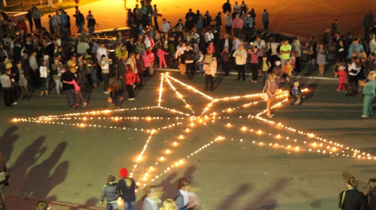 Накануне Дня победы богучарцы зажгли в центре города звезду