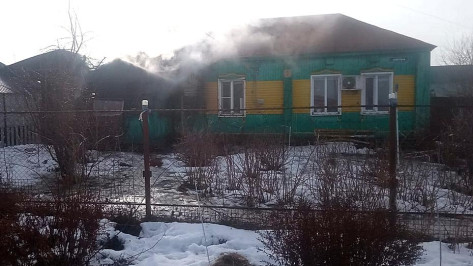 В Воронежской области жители села Бродовое спасли 13-летнего мальчика из пылающего дома