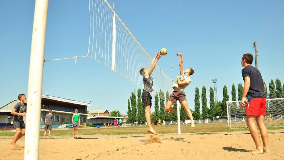 В День физкультурника в Бутурлиновке боролись за медали по пляжному волейболу