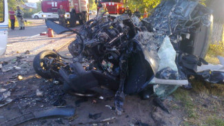 Под Воронежем столкнулись иномарка и микроавтобус: трое погибли и 10 пострадали