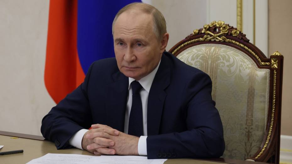 Президент Владимир Путин наградил воронежского машиниста