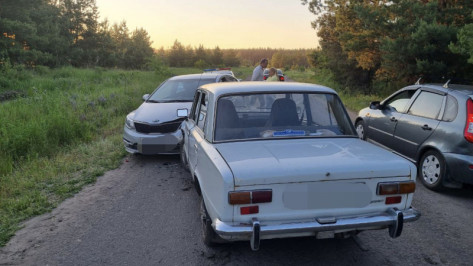 Пожилой водитель умер в больнице после столкновения ВАЗа и иномарки на окраине Воронежа