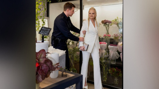 Давление нарастает: воронежский цветочный салон присоединился к санкциям против Ларисы Долиной